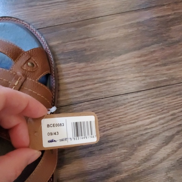 Sandals New with Tags 9.5 - Picture 5 of 7